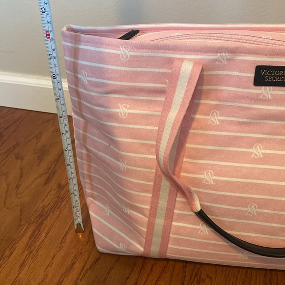 Victoria’s Secret weekender bag duffle bag pink white logo stripes - Picture 6 of 12